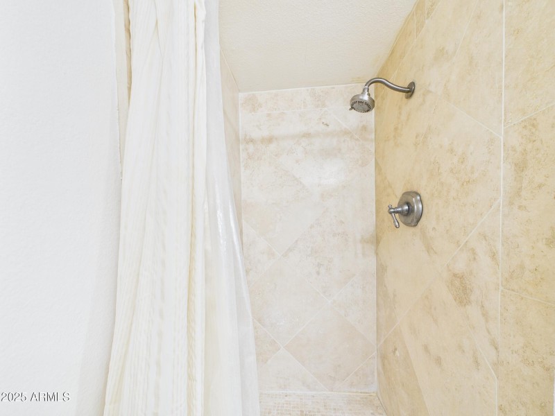 CAM02404G0-PR0163-STILL009