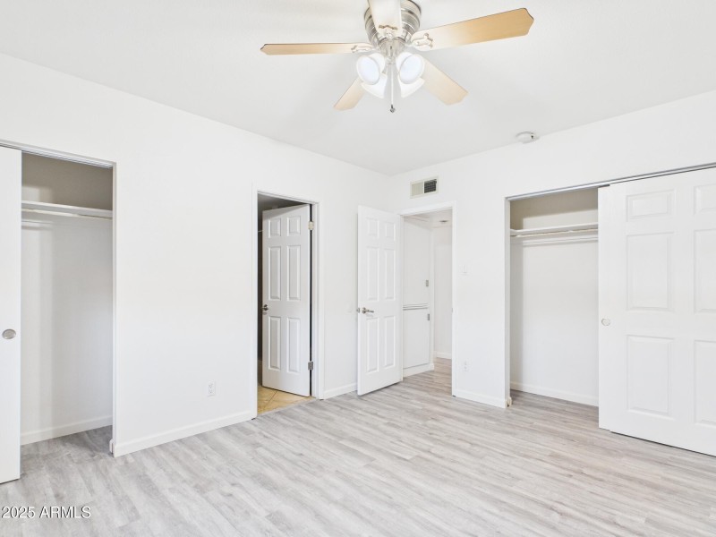 CAM02404G0-PR0163-STILL011