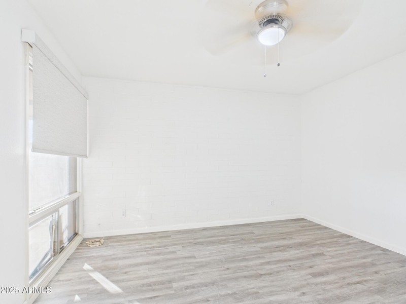 CAM02404G0-PR0163-STILL012