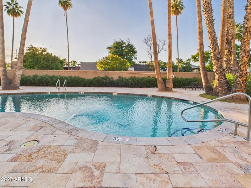 CAM02404G0-PR0163-STILL015