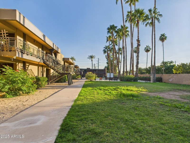 CAM02404G0-PR0163-STILL016