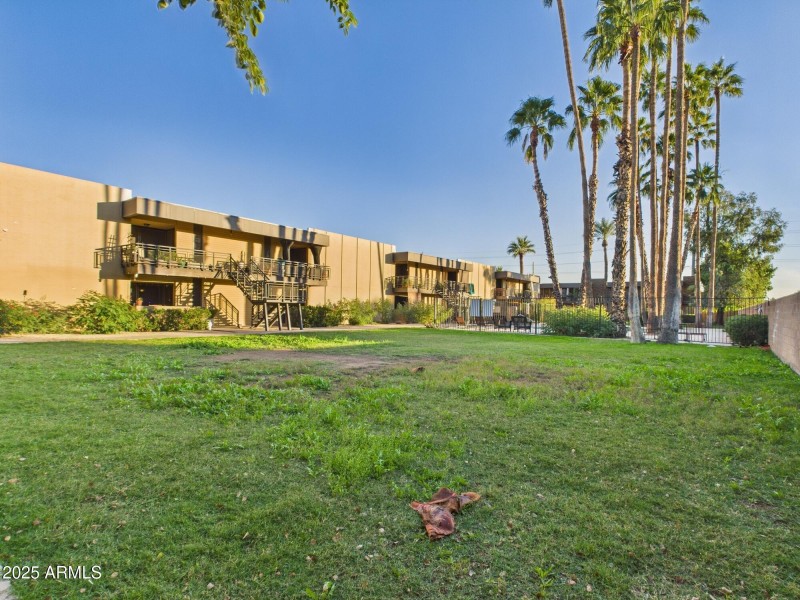 CAM02404G0-PR0163-STILL017