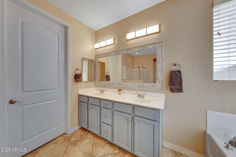 Soaking Tub & Dual Sinks