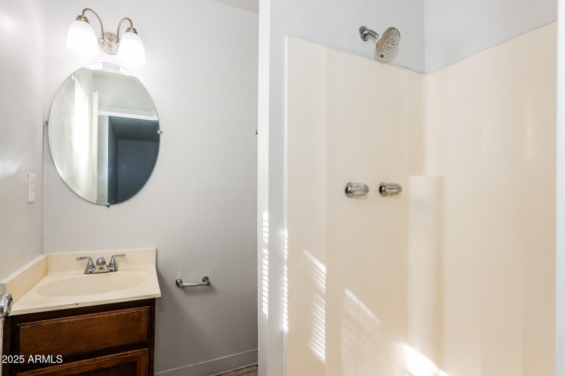 11-photo-Main-Bathroom-045634a1-4a39-4b5