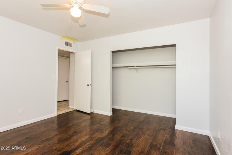 12-photo-Bedroom-b3298b72-eded-45cd-984d