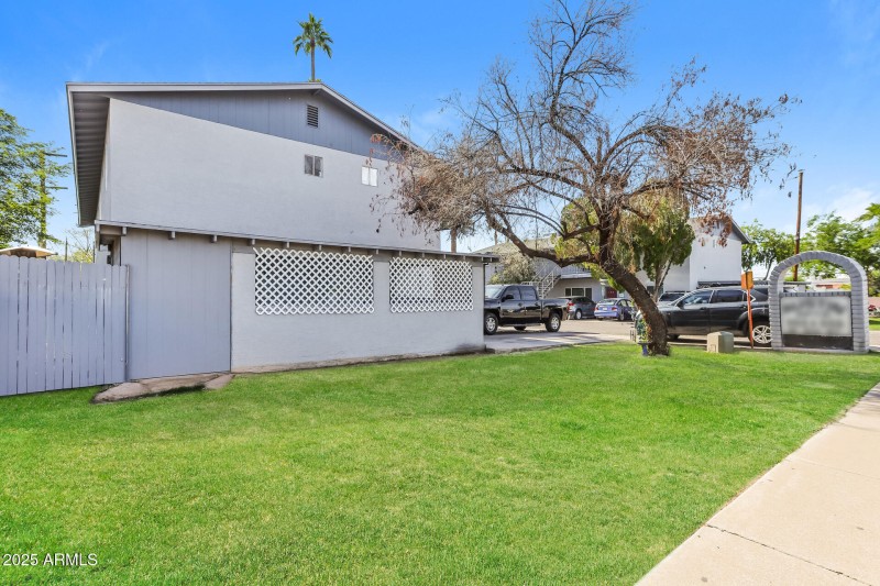 16-photo-Rear-View-c619c780-753c-4449-8f