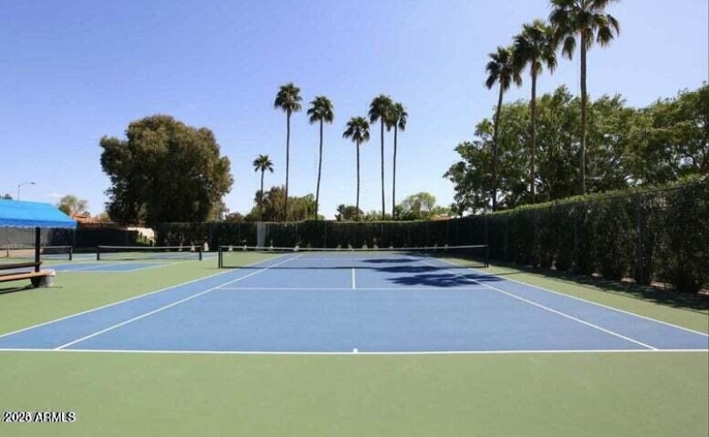 Comm. tennis courts