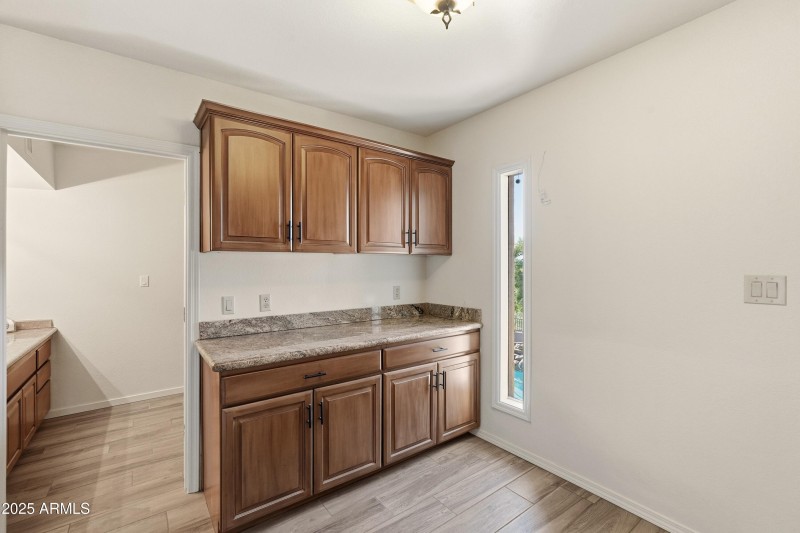 LAUNDRY WITH STORAGE