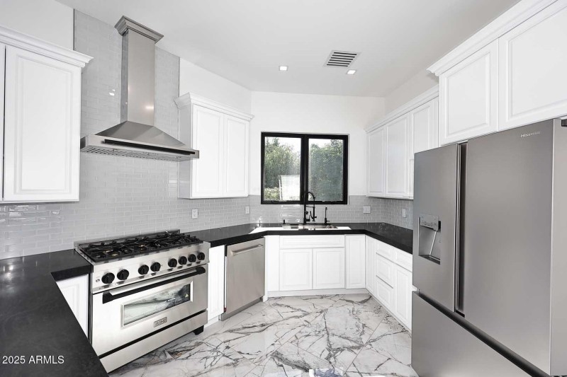 Guest House-Kitchen2