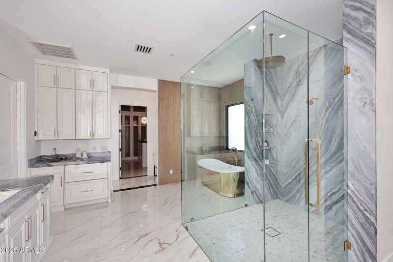 Primary Bath-Showser