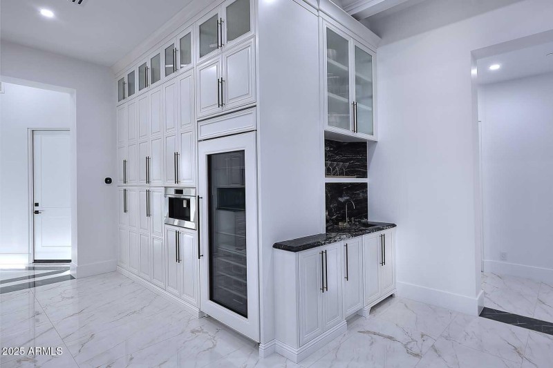 Night-Family Room-Wet Bar