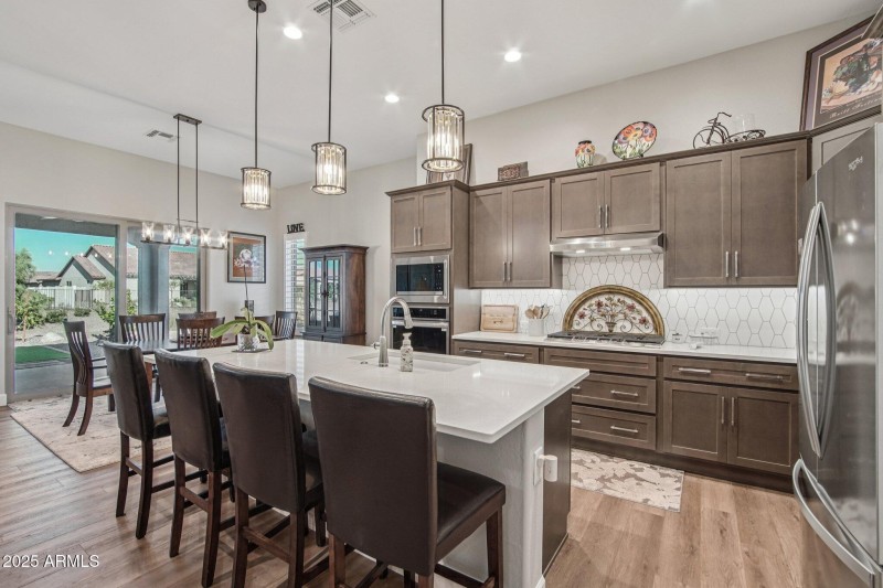 12-web-or-mls-W Monterey Way-S2511-012