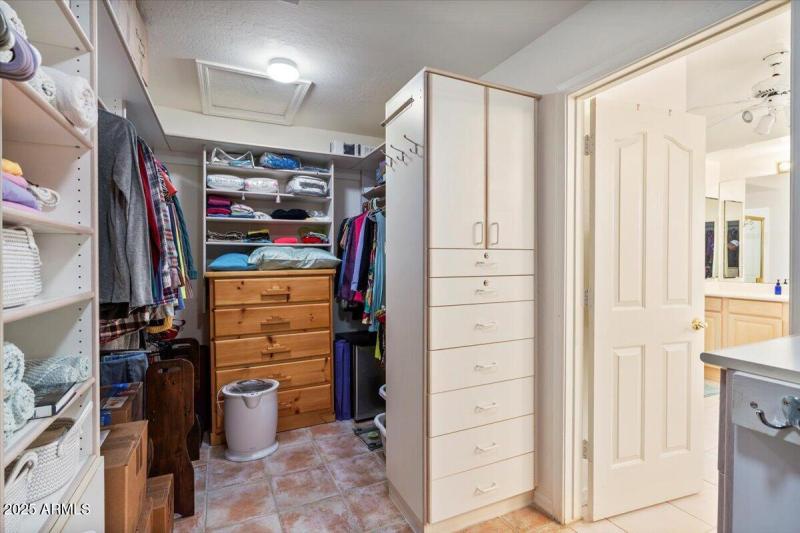 Master Bedroom Walk-in Closet2