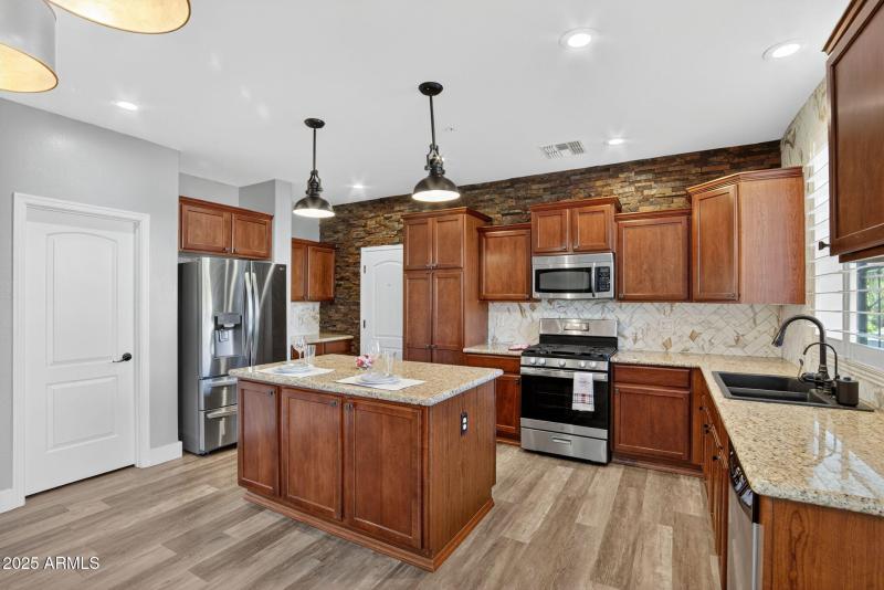 7-web-or-mls-019_a4m_CM