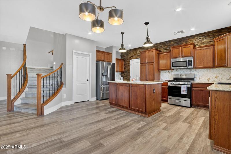 15-web-or-mls-044_a4m_CM