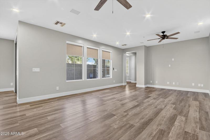 18-web-or-mls-053_a4m_CM