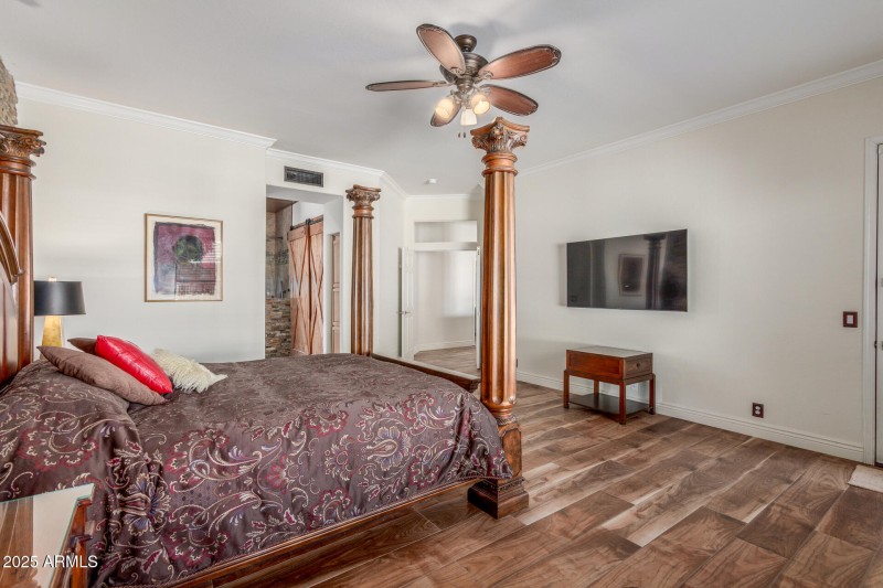 Owner’s Suite with Columns