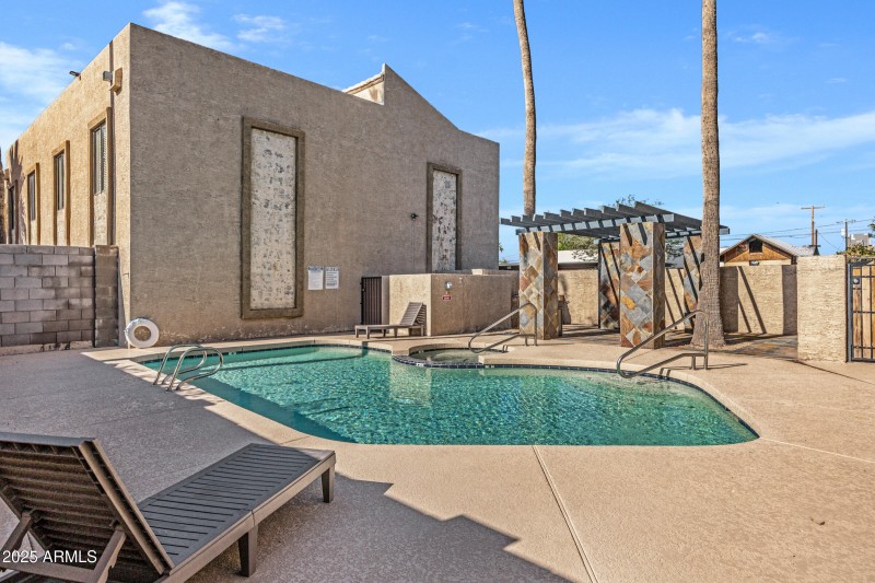 1241 N 48th St #102-12