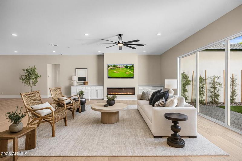 (Virtually Staged) Great Room