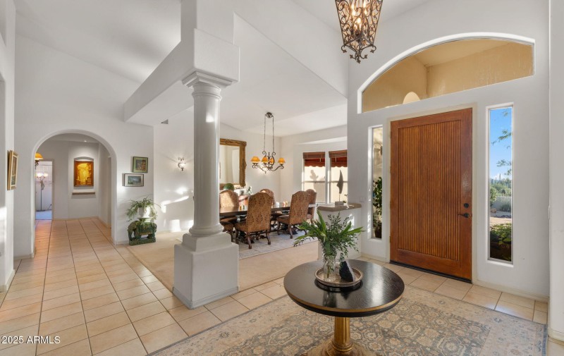 12-web-or-mls-Foyer1