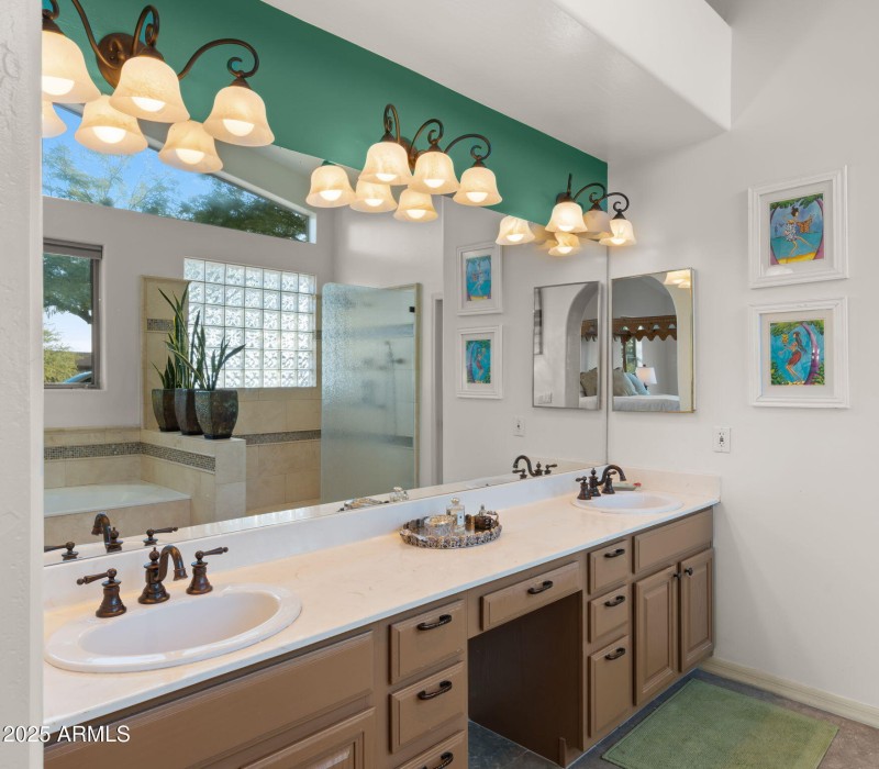 37-web-or-mls-Primary Bedroom5