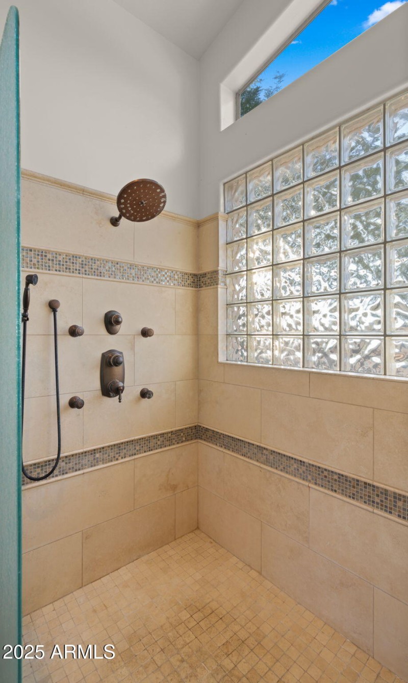 39-web-or-mls-Primary Bedroom1