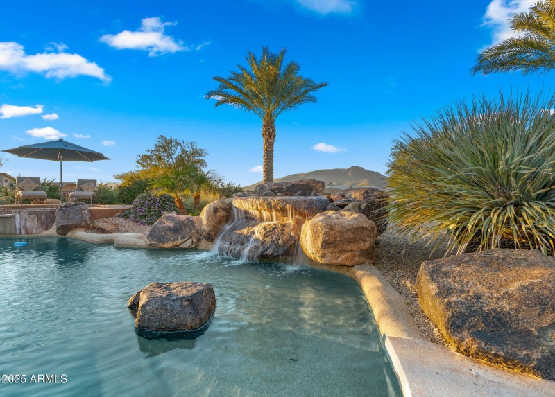 47-web-or-mls-Backyard4