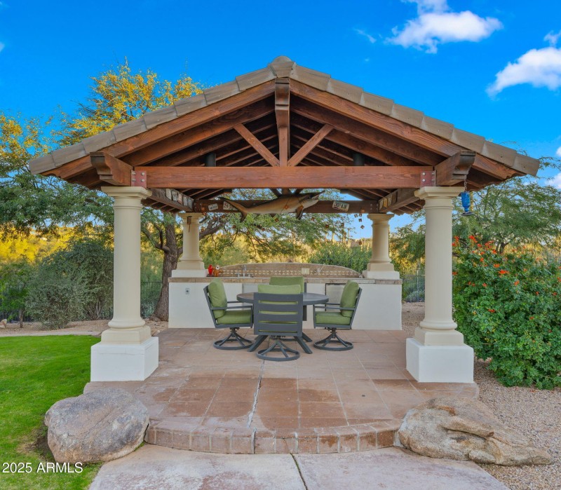 48-web-or-mls-Backyard6