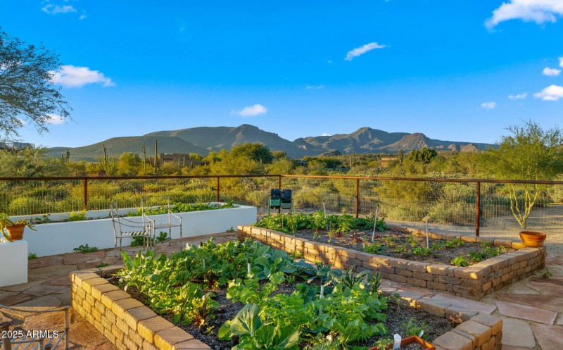 64-web-or-mls-Garden Space2