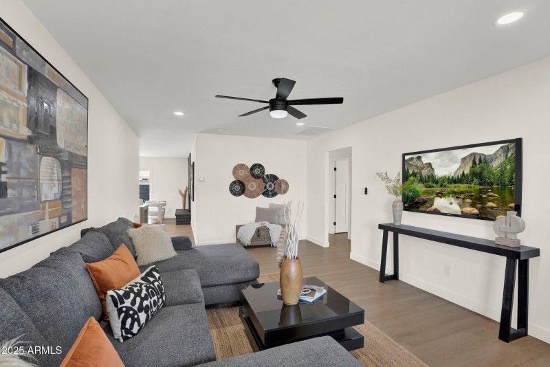 5-web-or-mls-2137 E Cornell Dr -7