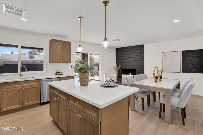 12-web-or-mls-2137 E Cornell Dr -17