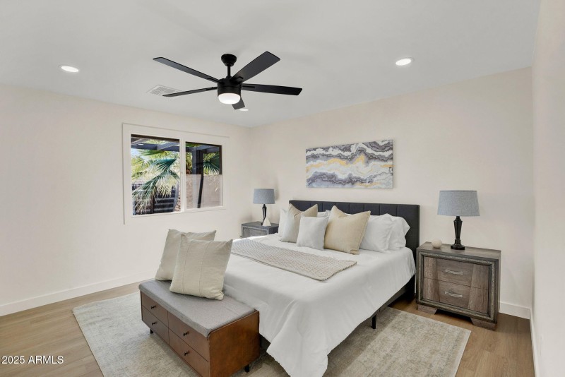 18-web-or-mls-2137 E Cornell Dr -22