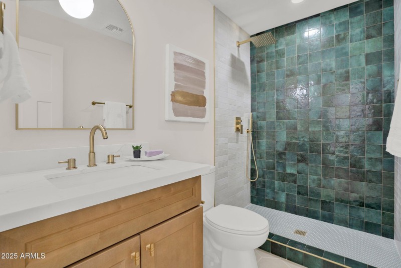 21-web-or-mls-2137 E Cornell Dr -26