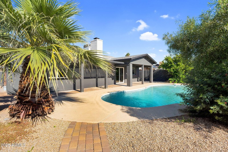 36-web-or-mls-2137 E Cornell Dr -46