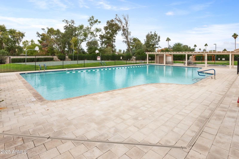 4727 W Continental Dr-36