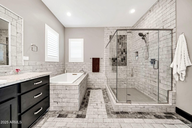 Primary Shower & Tub