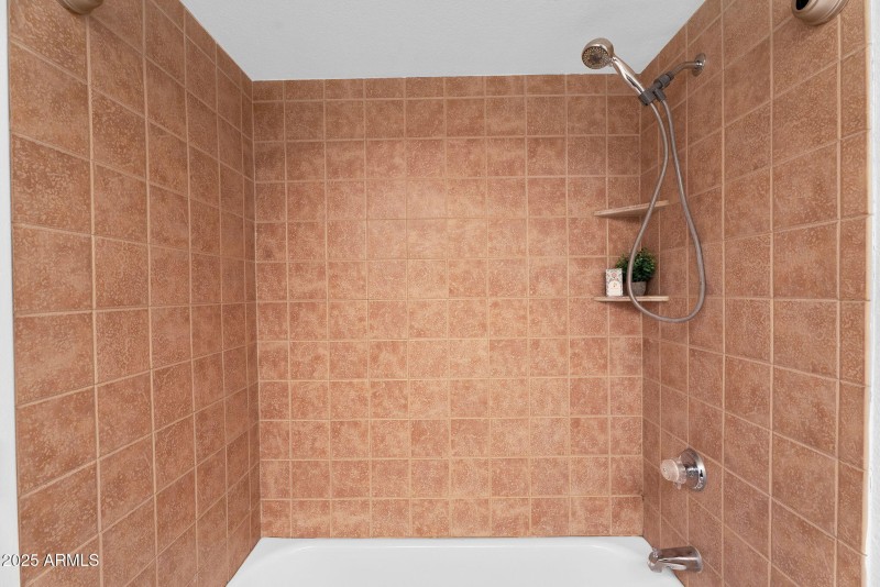 39-web-or-mls-3601 W Tierra Buena Ln J24