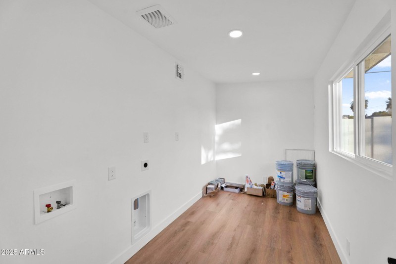 36-web-or-mls-1523 W Flynn Ln - 29