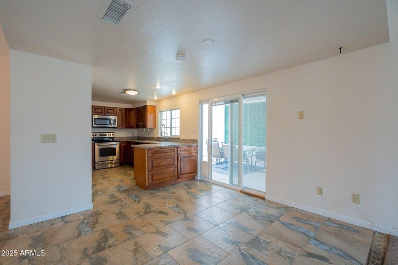 87th terrace dining area