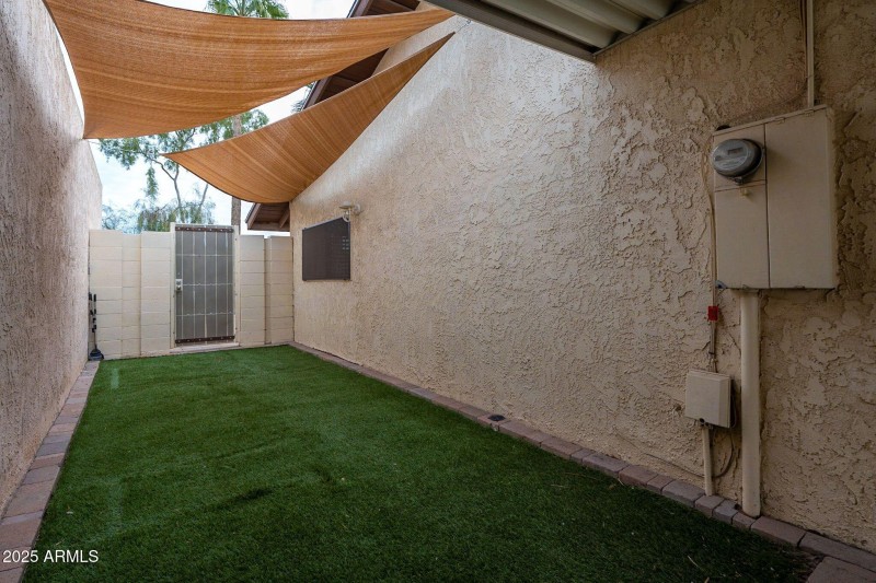 87th terrace patio area 4