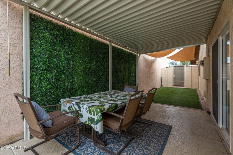 87th terrace patio area 3