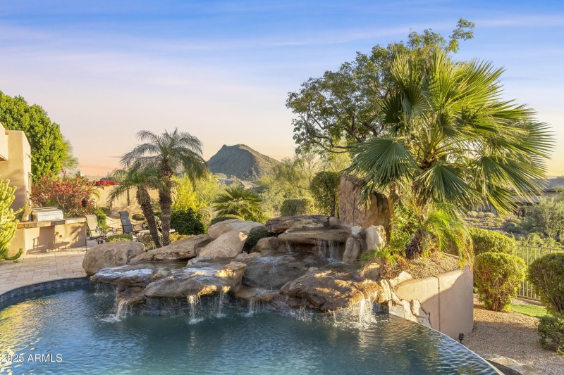 Pool - Rock waterfall