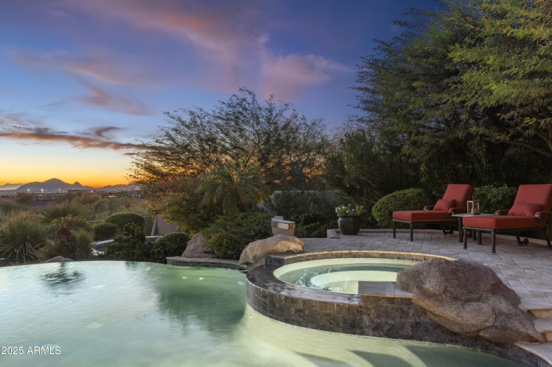 Negative Edge Pool and Spa