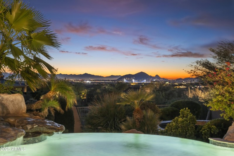 Negative Edge Pool and Spa