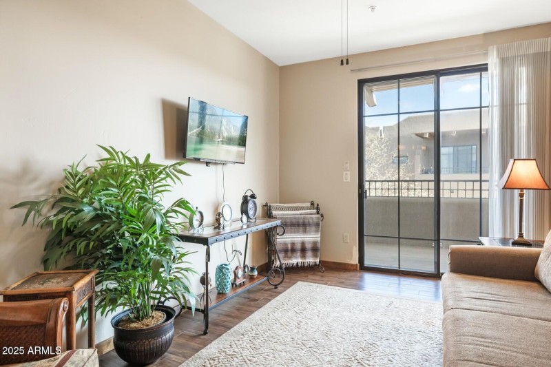 Junior suite living room