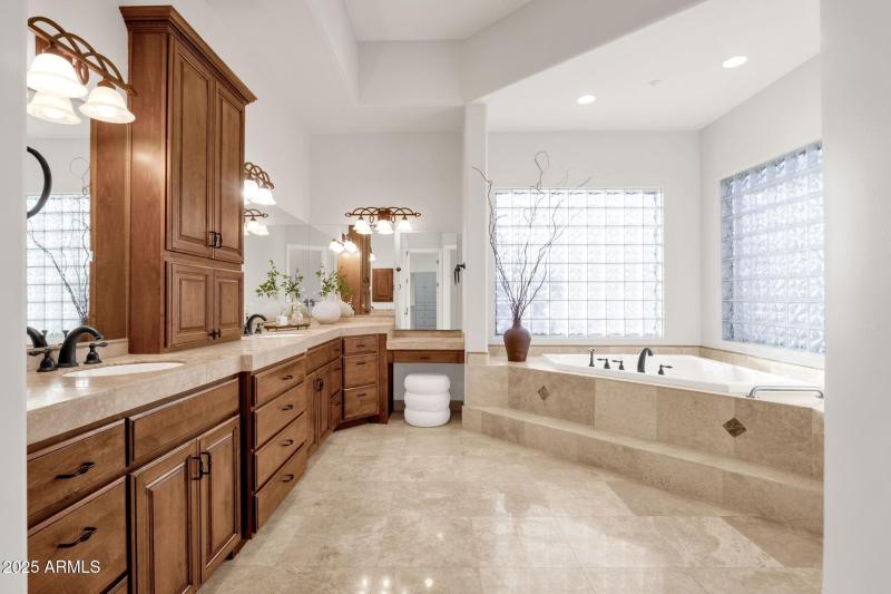 029_Primary Ensuite Bathroom