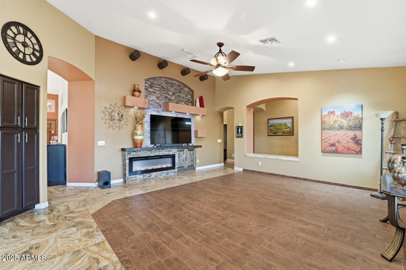 1021 S Western Skies Dr-24