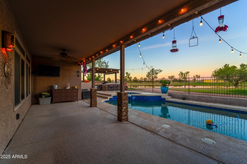 1021 S Western Skies Dr-41