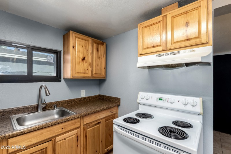 1920 W Tonto. Kitchen
