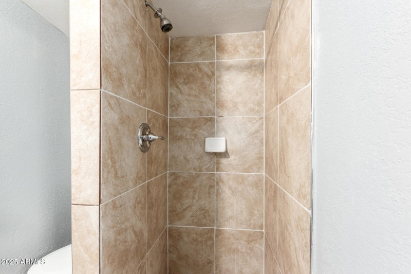 1920 W Tonto. Bath.Walk in shower